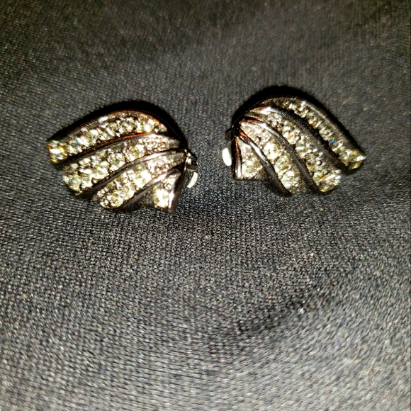 Vintage earrings - Picture 1 of 3